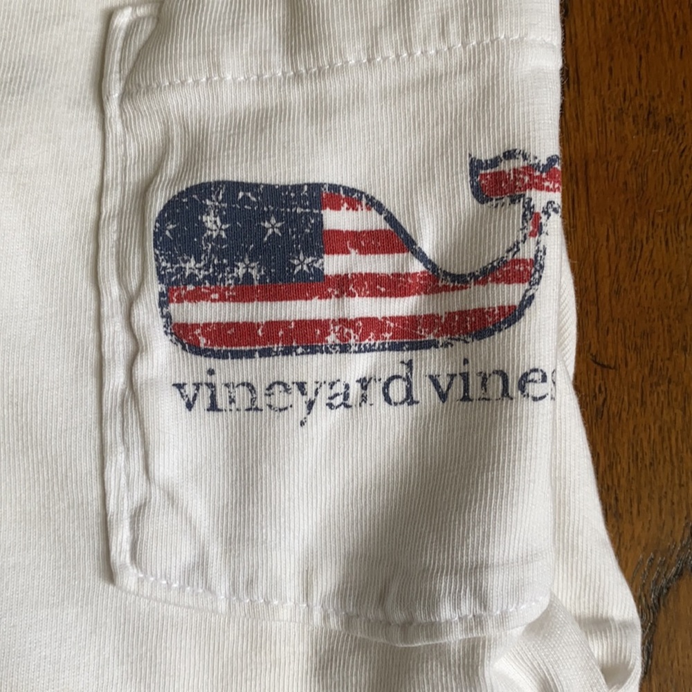 Adult XS vineyard vines tshirt